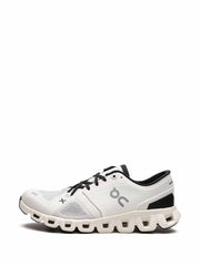 ON RUNNING CLOUD X3